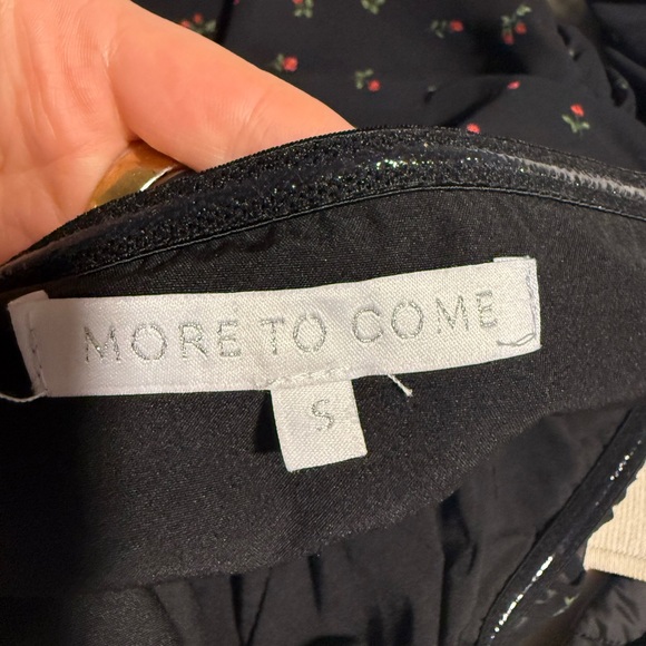 Chic Black Floral Off-Shoulder Mini Dress - Picture 4 of 4